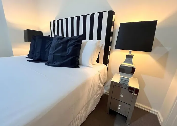 1 Sparkling Sanctuary Joondanna 3Br 2Ba & Parking